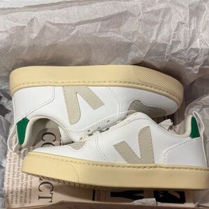NWT  Veja Kids white Sneakers